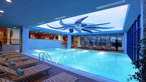 2 piscine coperte, 2 piscine all'aperto, cabanas (a pagamento)