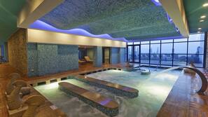 2 piscine coperte, 2 piscine all'aperto, cabanas (a pagamento)