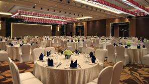 3 restaurants, serveren ontbijt, lunch en diner, Chinese gerechten