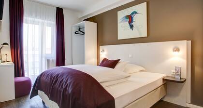 Hotel West