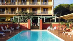 Seasonal outdoor pool, pool loungers