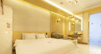 Dom Hotel