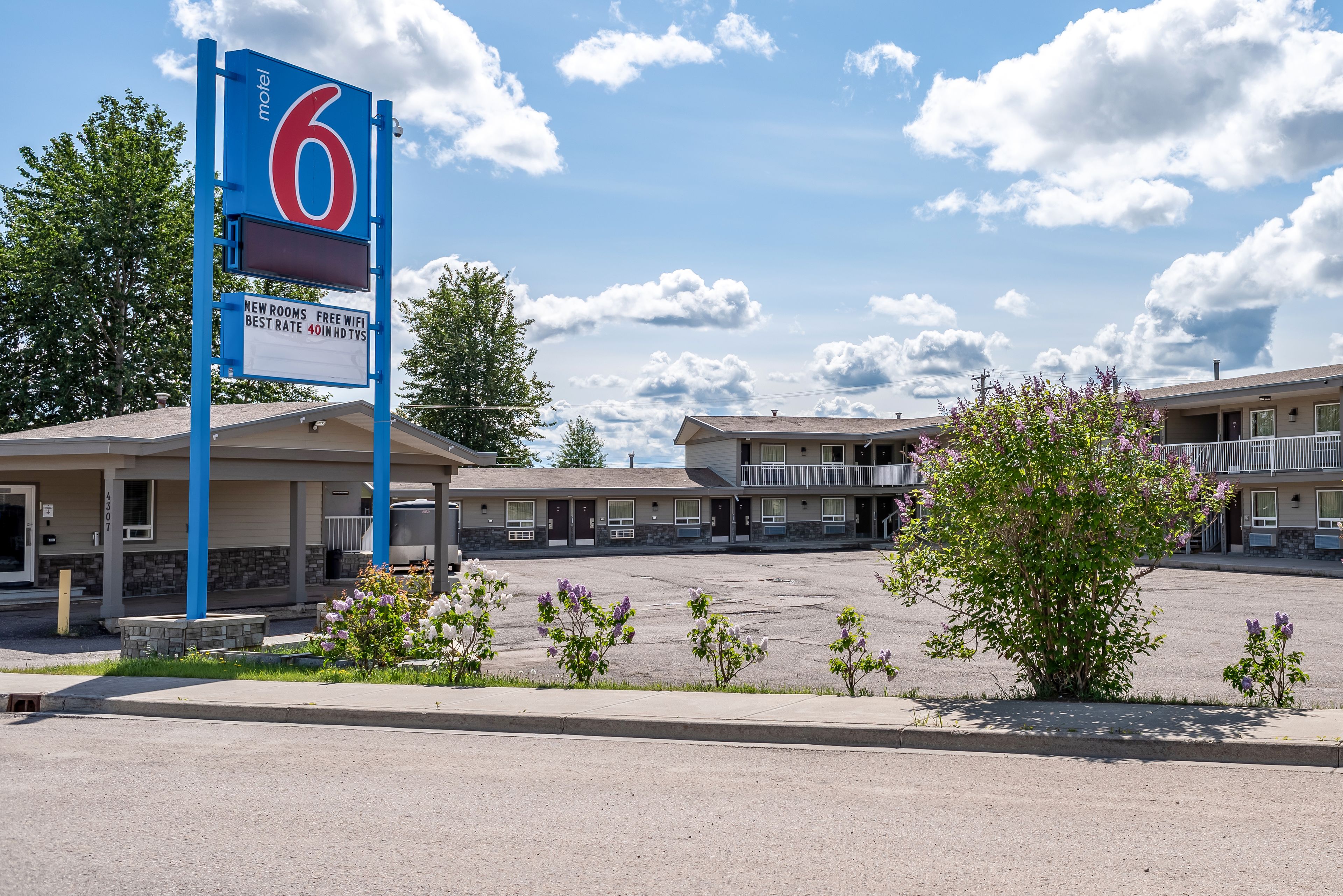 Motel 6 Fort Nelson in Fort Nelson, Canada
