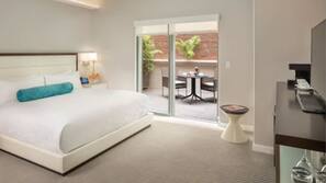 Premium bedding, in-room safe, desk, blackout drapes