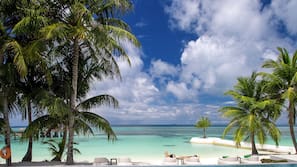 Outdoor pool, free pool cabanas, pool umbrellas