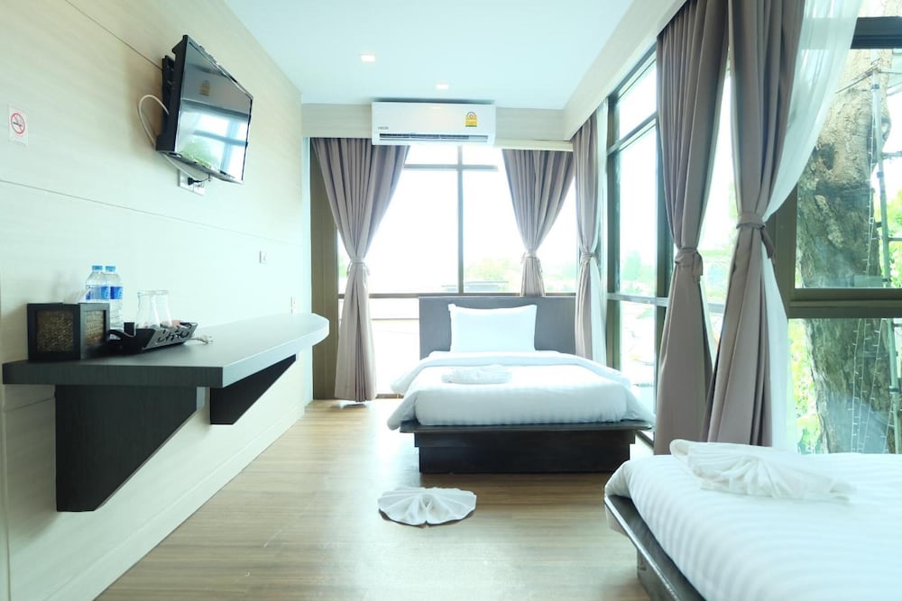 Photo - A Plus Deluxe Hotel