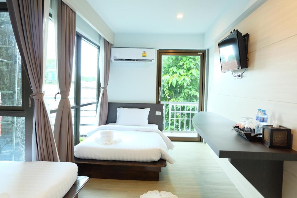 Photo - A Plus Deluxe Hotel