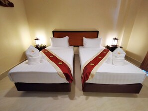 Deluxe Twin Room | Free minibar, individually decorated, desk, laptop workspace