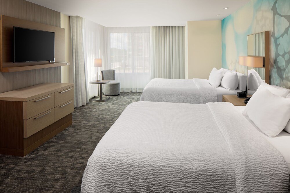 Room, Courtyard by Marriott Detroit Farmington