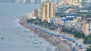 Ubicación a pie de playa y tumbonas