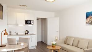 Fridge, microwave, hob, dishwasher