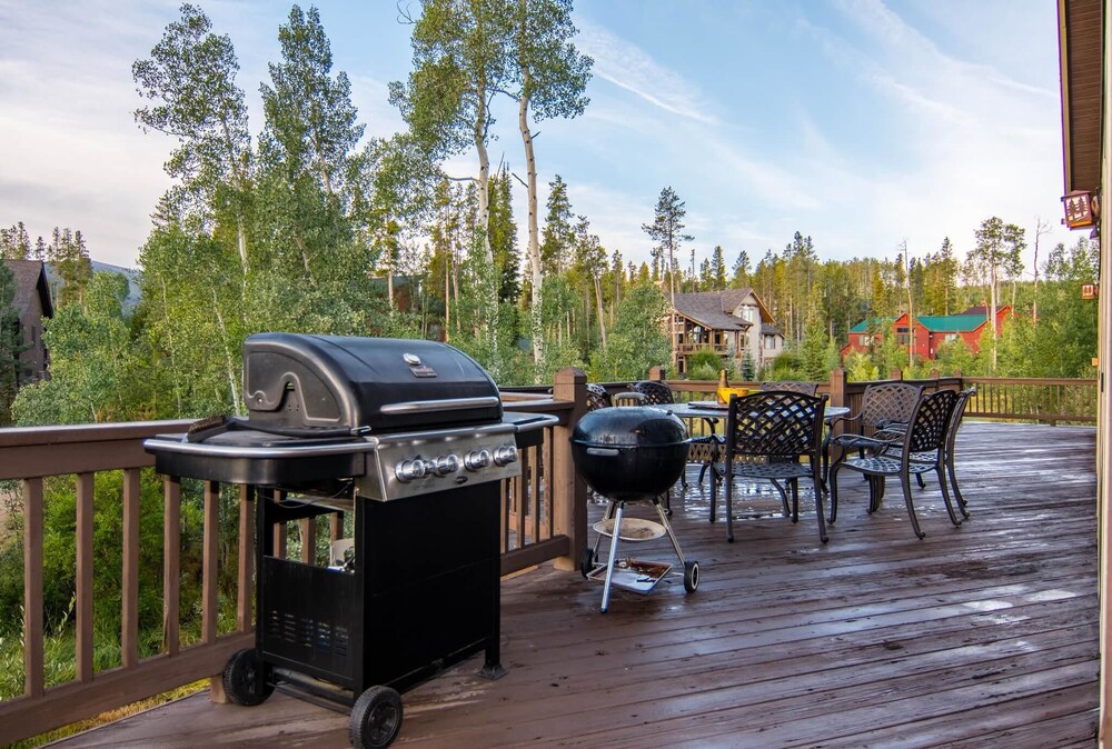Trout Creek Lodge 7 Bedroom Holiday Home by Winter Park Lodging Company in Winter Park, United States