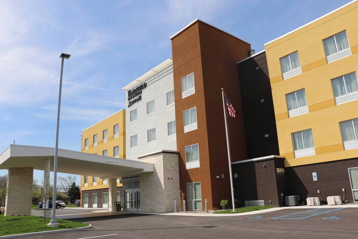 Fairfield Inn Suites By Marriott Bowling Green In Toledo Oh Expedia