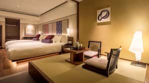 In-room safe, blackout curtains, linens