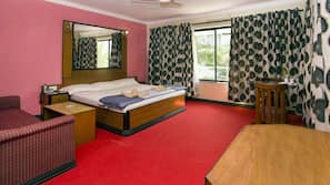 In-room safe, desk, free WiFi