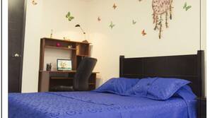 Cortinas opacas, tabla de planchar con plancha, wifi gratis