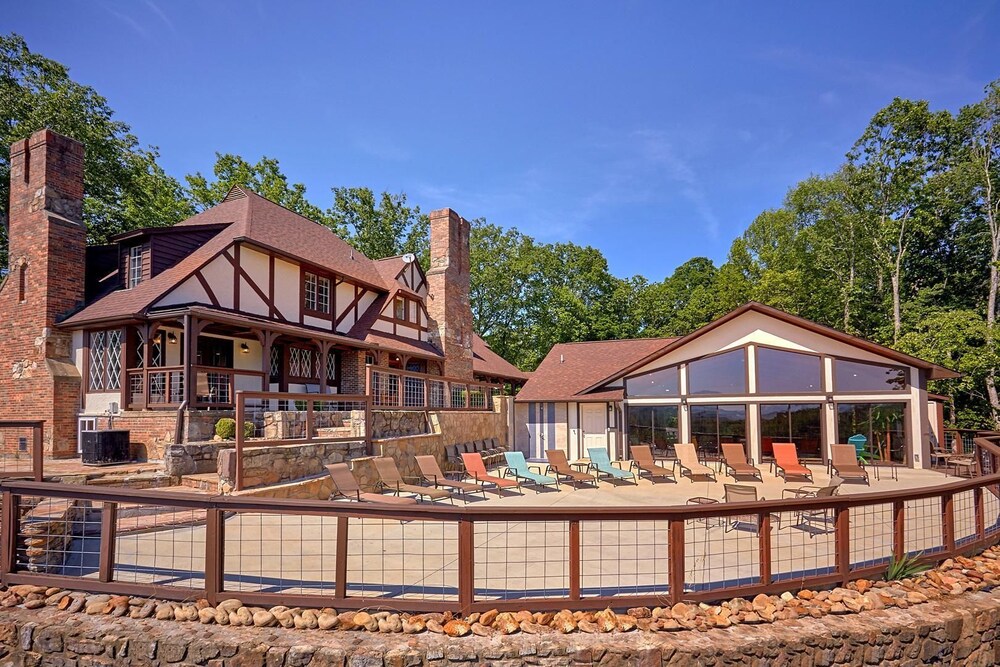 Mountain View Mansion, Gatlinburg Pigeon Room Prices & Reviews