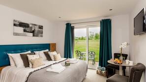 1 bedroom, premium bedding, desk, soundproofing