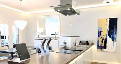 MONDRIAN Luxury Suites & Apartments Old Town Market Square