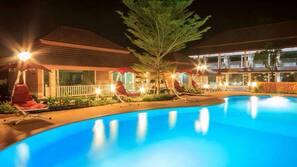 Outdoor pool, pool umbrellas, sun loungers