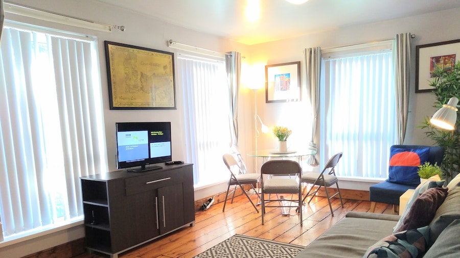Perfect City Center Location / Free Parking / 4 Beds