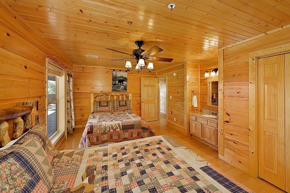 Big Bear Lodge In Sevierville Cheap Hotel Deals Rates Hotel