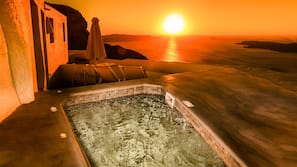 Outdoor spa bath