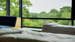 Een strijkplank/strijkijzer, babybedden, gratis wifi