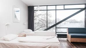 Een strijkplank/strijkijzer, babybedden, gratis wifi