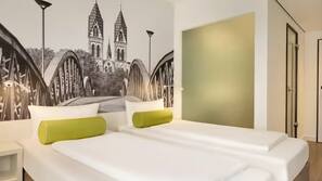 Een kluis op de kamer, gratis wifi, beddengoed, een wekker