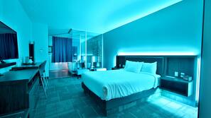 In-room safe, soundproofing, iron/ironing board, free WiFi
