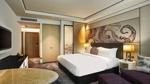 Minibar, in-room safe, desk, iron/ironing board