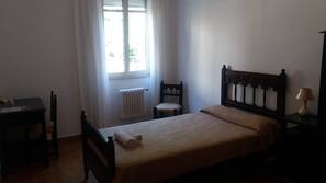 Coffres-forts dans les chambres, bureau, Wi-Fi gratuit, draps fournis