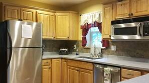 Fridge, coffee/tea maker