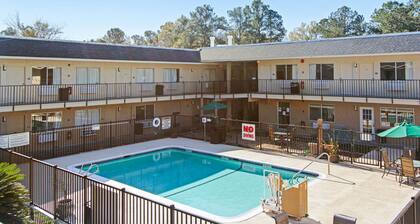 Capital O Hotel Richmond Hill/Savannah area I-95
