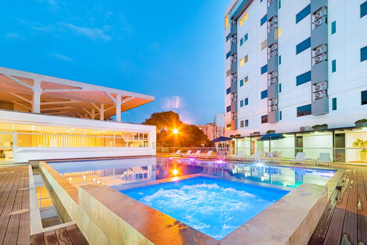 https www expedia com cali hotels hotel ms blue 66 plus h17106080 hotel information