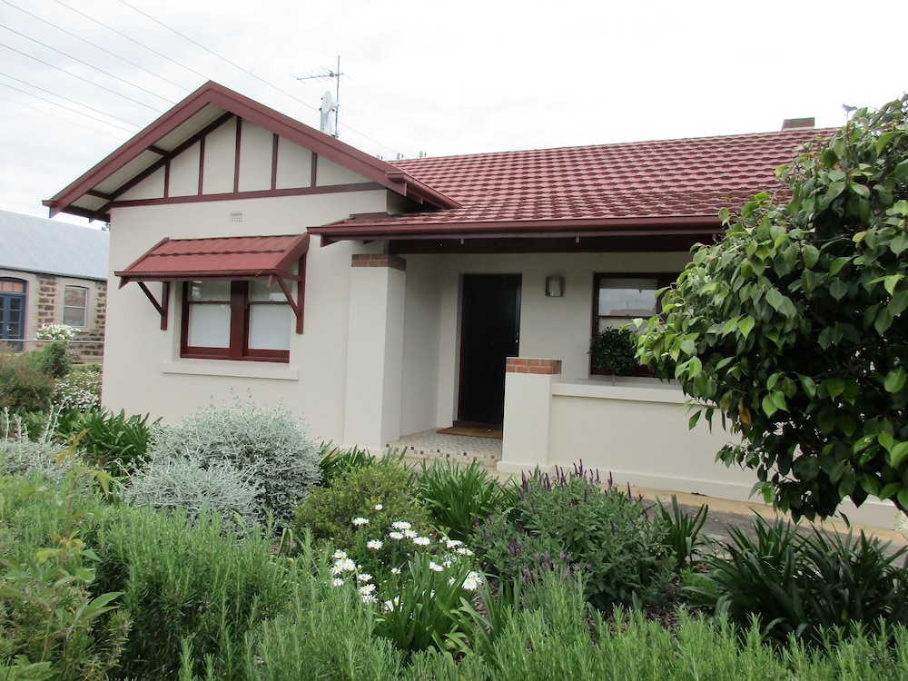 Mataro Cottage