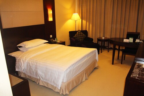 Hotels Near Chengshi Yishu Zhanting Chongchuan Find Cheap - 