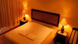 Minibar, Zimmersafe, Schreibtisch, kostenloses WLAN