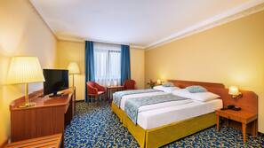 Een kluis op de kamer, een bureau, gratis wifi, beddengoed