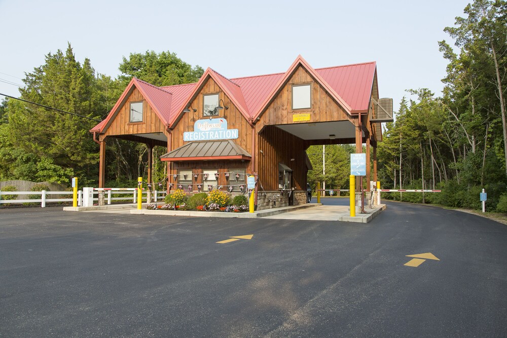 Sun Retreats Sea Isle, Cape May Court House Room Prices & Reviews