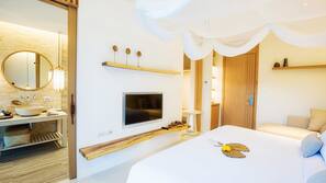 Premium bedding, down duvet, free minibar, in-room safe