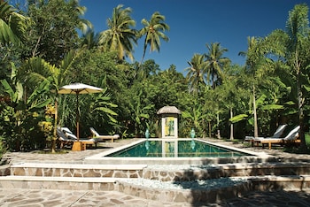 Cili Emas Oceanside Resort