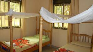 Escritorio, wifi gratis, ropa de cama