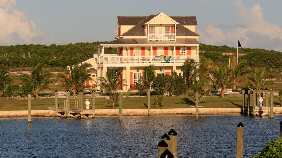 The Sandpiper Inn & Cottages