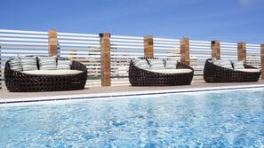 Seasonal outdoor pool