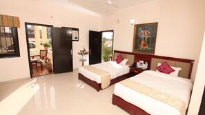 Premium bedding, in-room safe, desk, free cots/infant beds