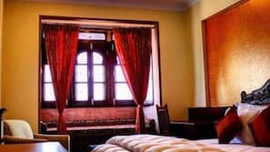 Desk, free rollaway beds, free WiFi