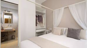 Desk, cribs/infant beds, free WiFi