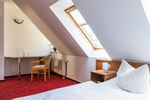 Apartment, 2 Bedrooms | Desk, cribs/infant beds, rollaway beds, free WiFi